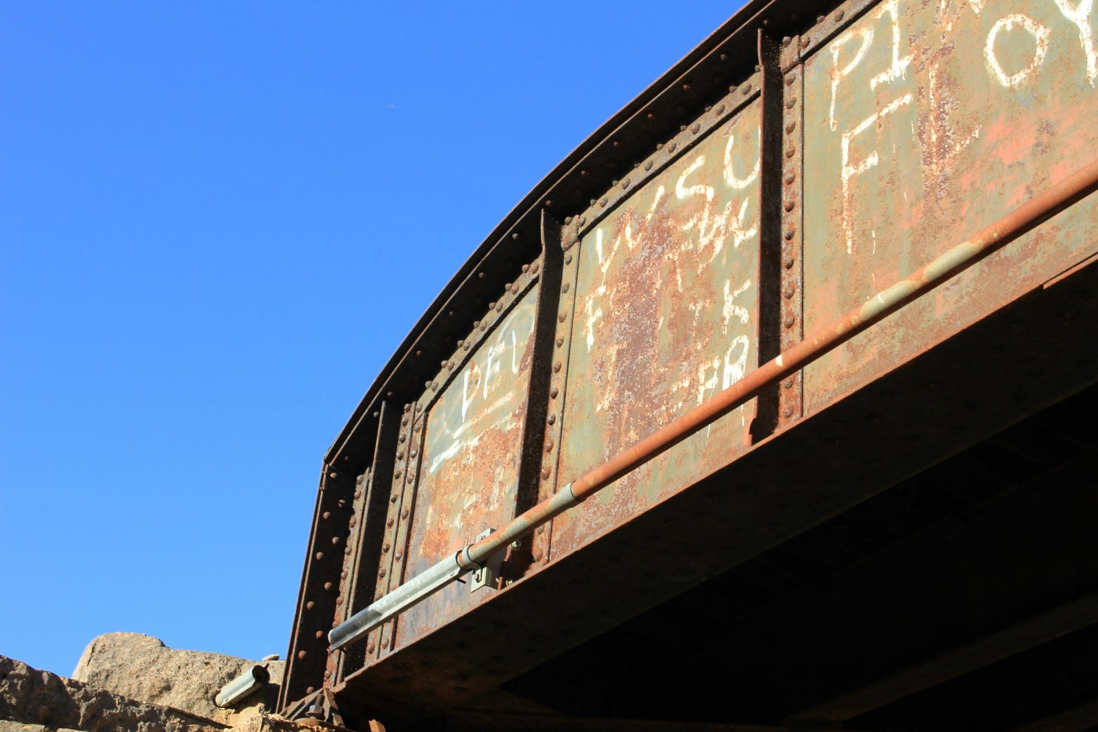 Girder end